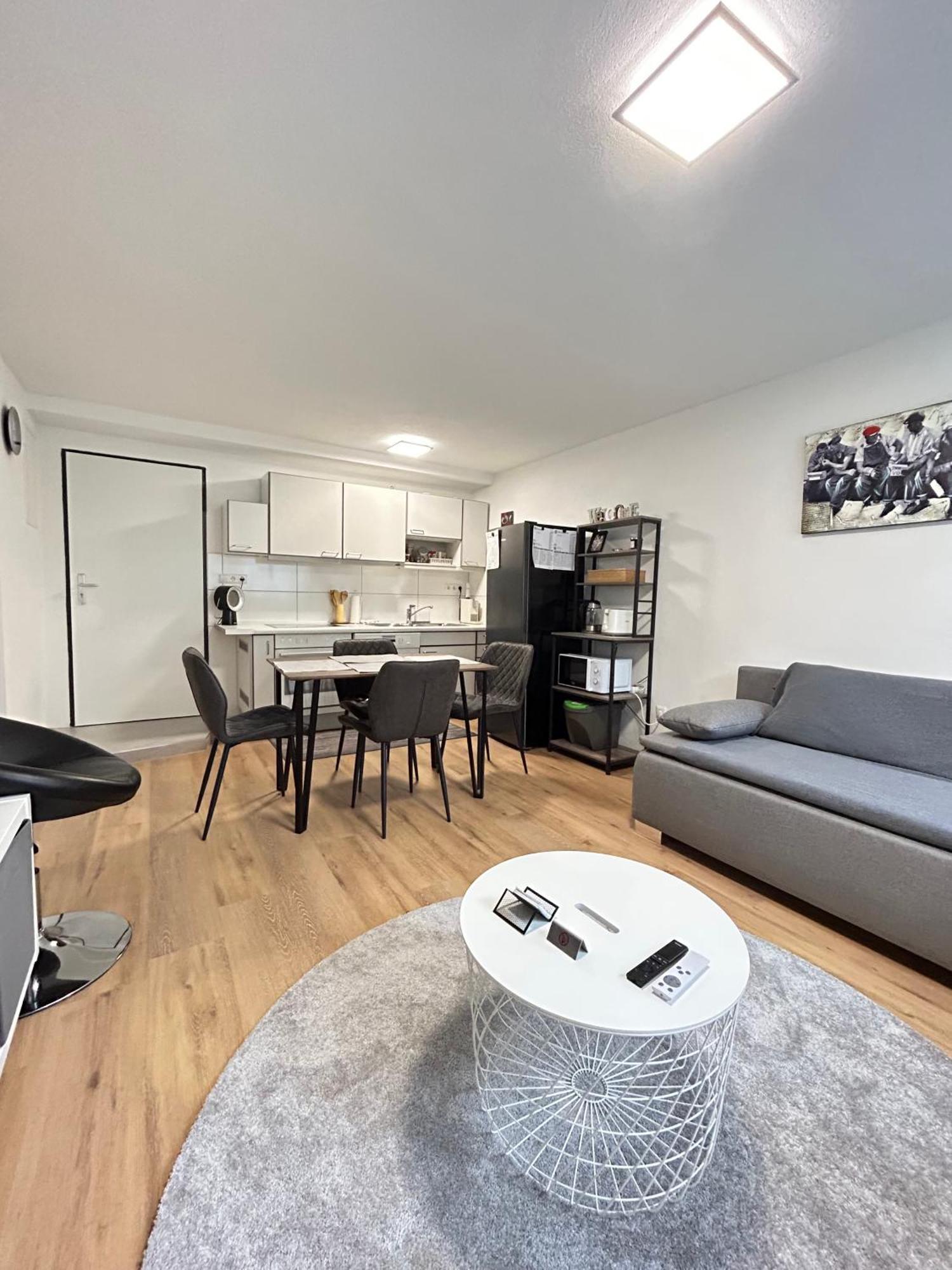 Souterrainwohnung - Remseck Am Neckar ภายนอก รูปภาพ